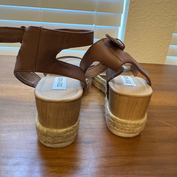 Steve Madden Brown Women's Sandals Sized 6 - Picture 3 of 5